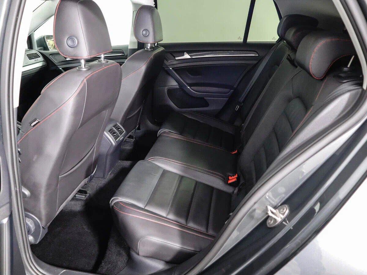 Volkswagen Golf 2018, серый