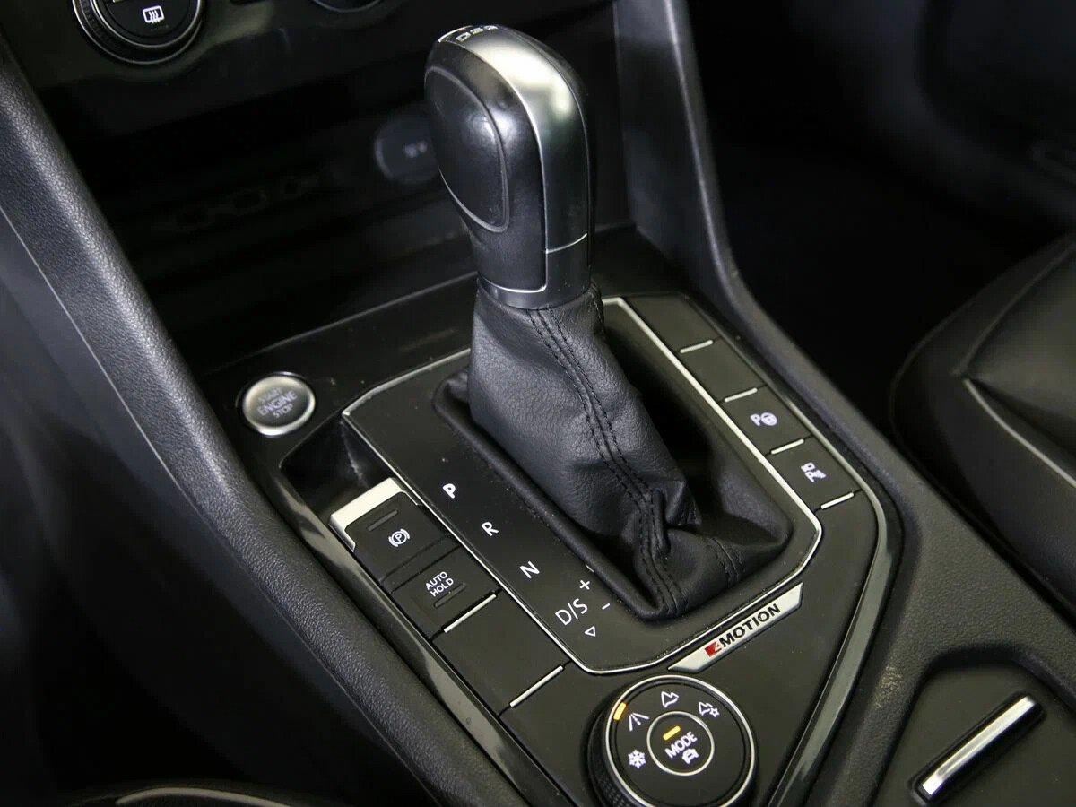 Volkswagen Tiguan 2019, серый