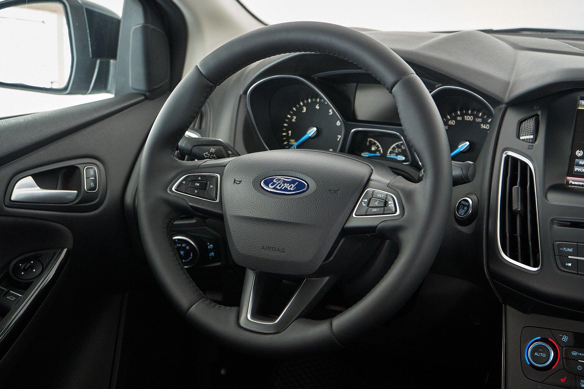 Ford Focus 2018, черный
