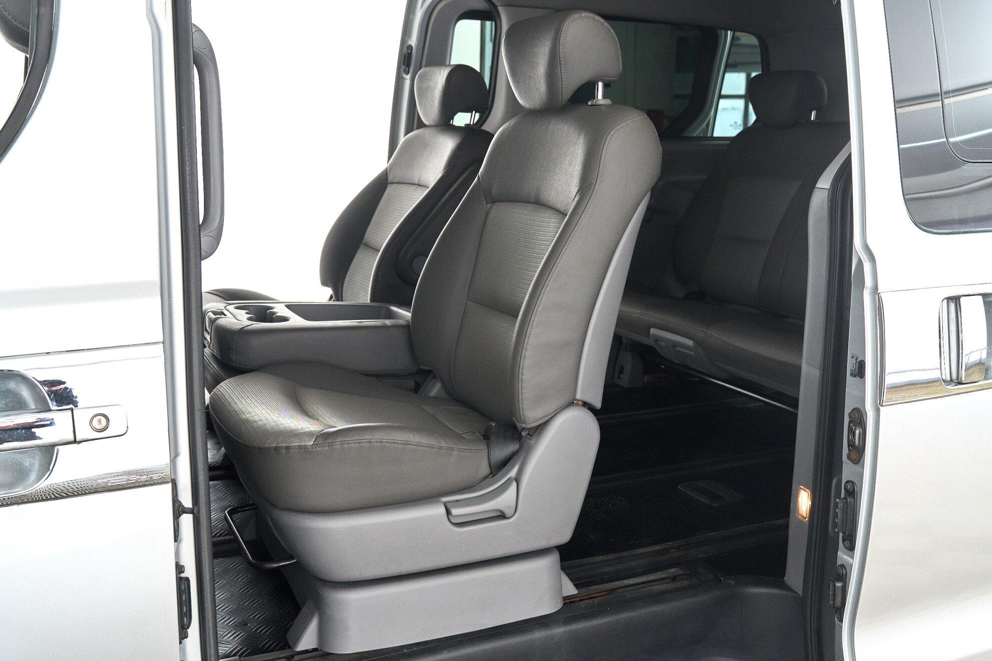 Hyundai Grand Starex 2007, серебряный