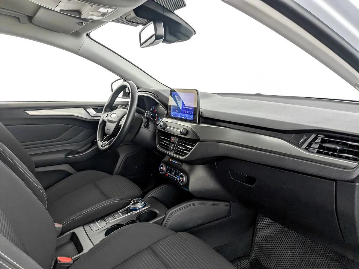 Ford Focus 2021, белый