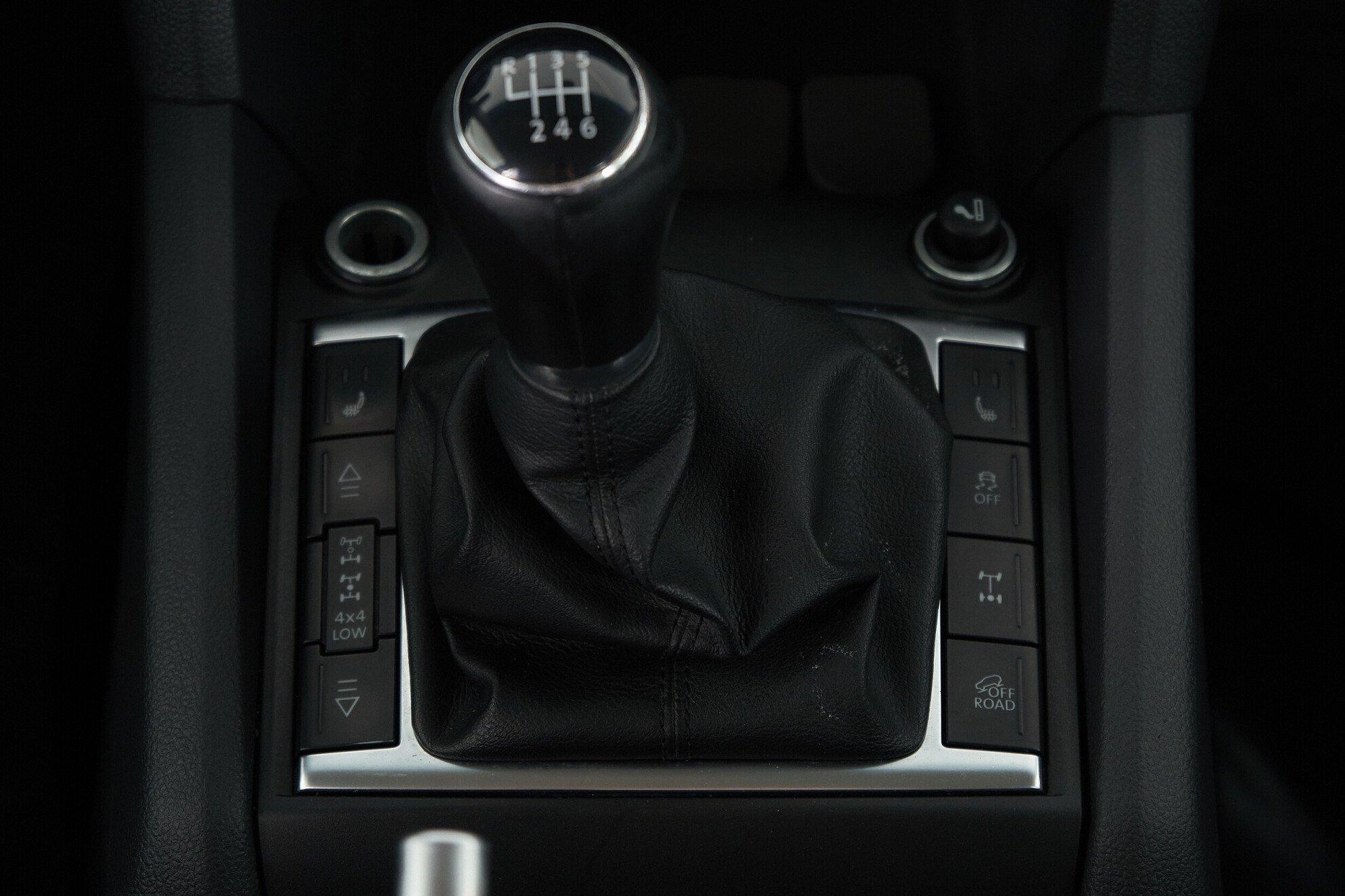 Volkswagen Amarok 2012, серый