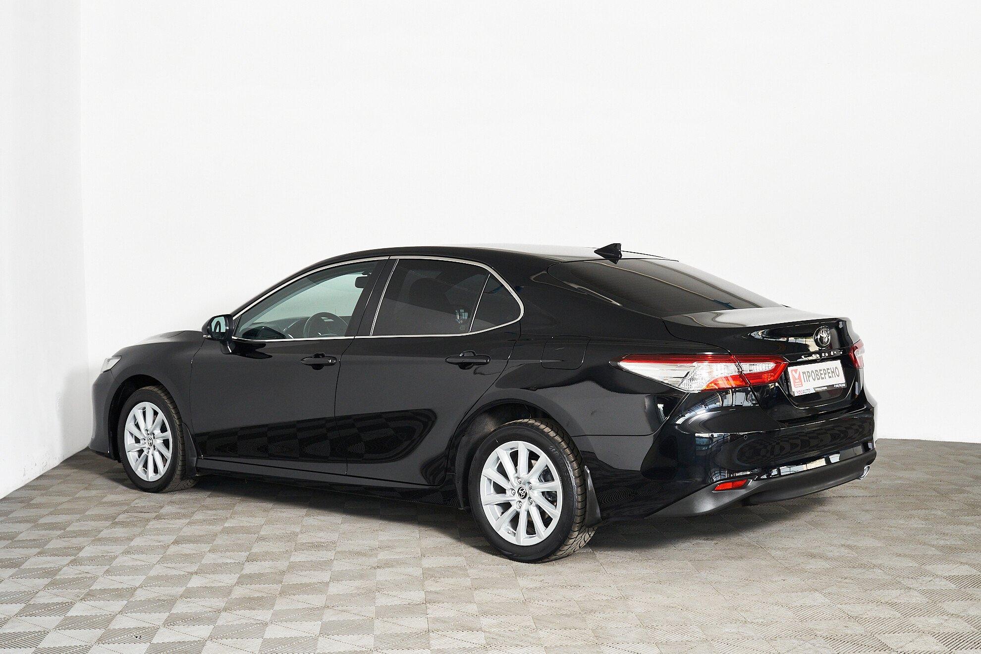 Toyota Camry 2022, черный