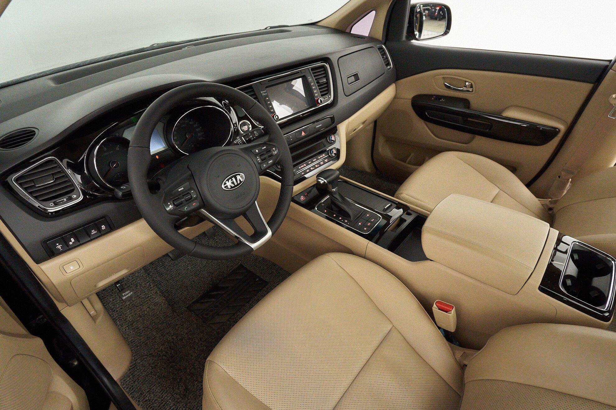 Kia Carnival 2019, черный