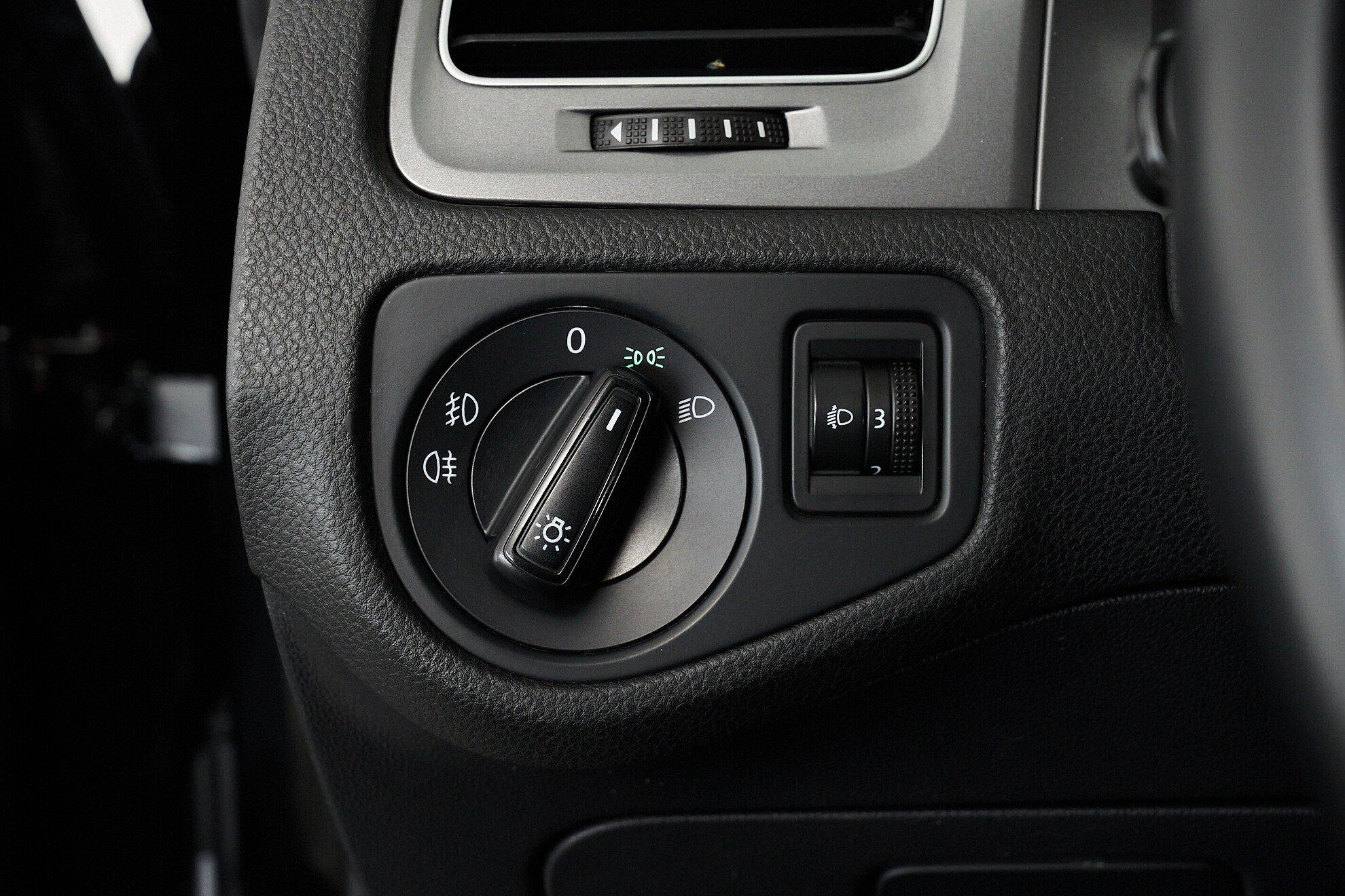 Volkswagen Golf 2013, черный