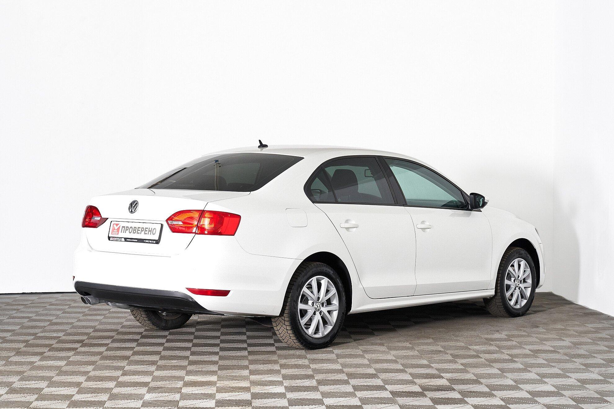 Volkswagen Jetta 2013, белый