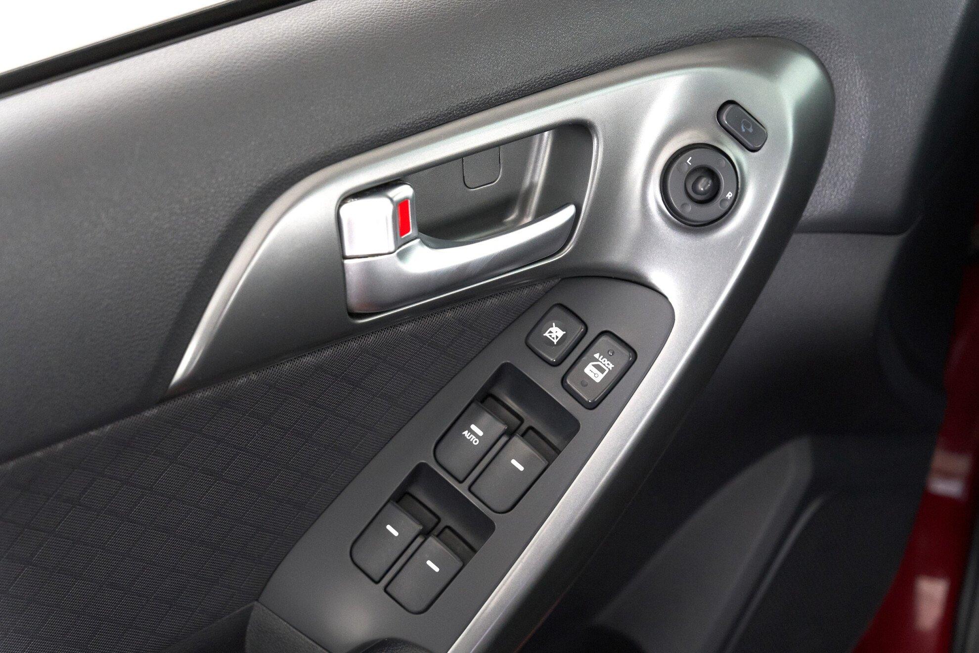 Kia Cerato 2011, красный