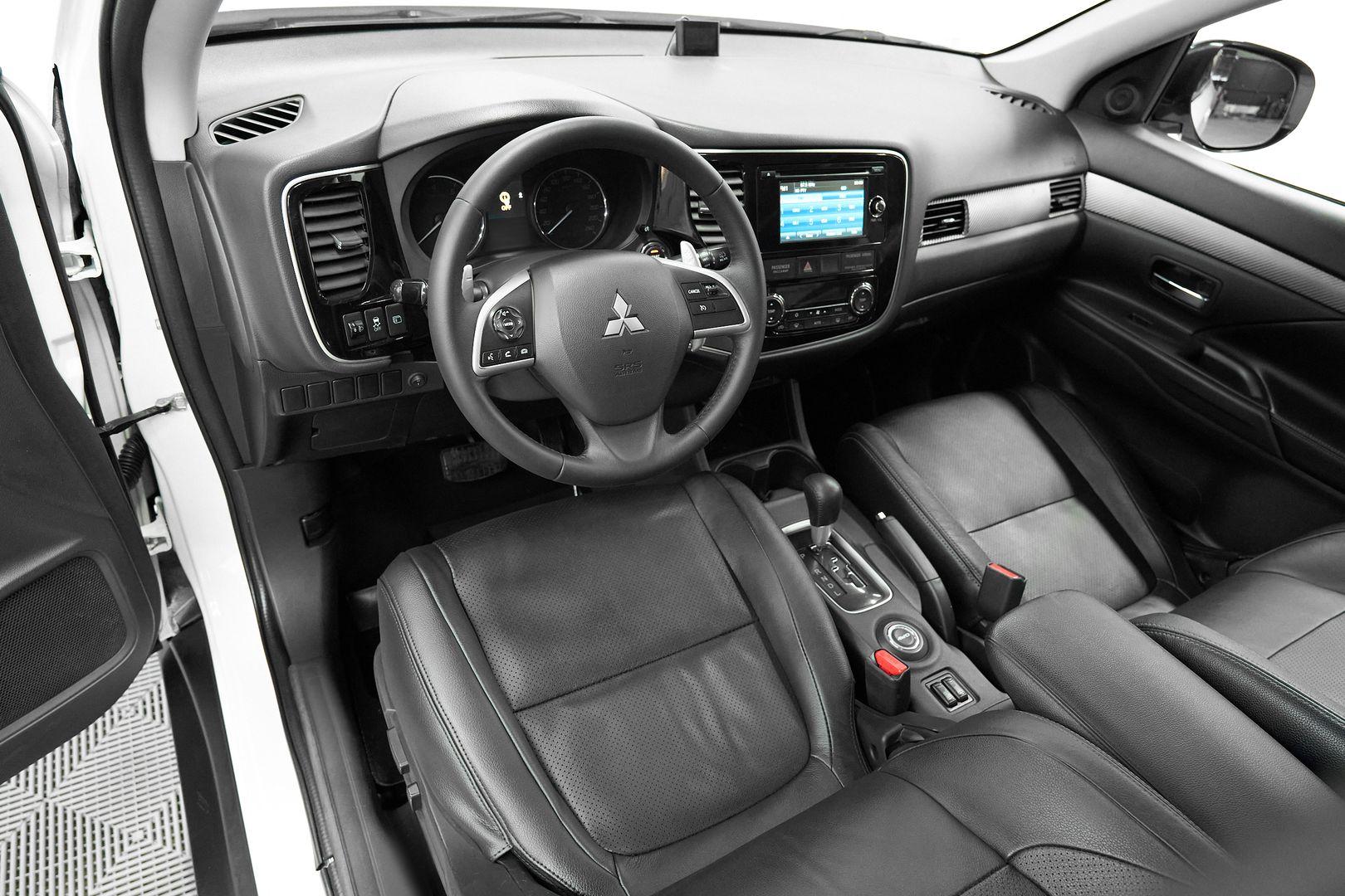 Mitsubishi Outlander 2013, белый