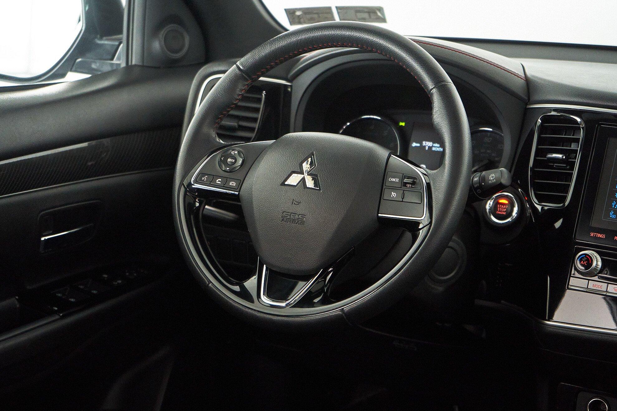 Mitsubishi Outlander 2019, серый
