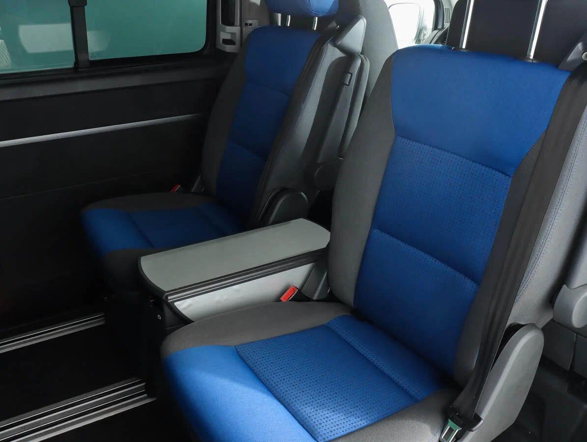 Volkswagen Multivan 2007, серебряный