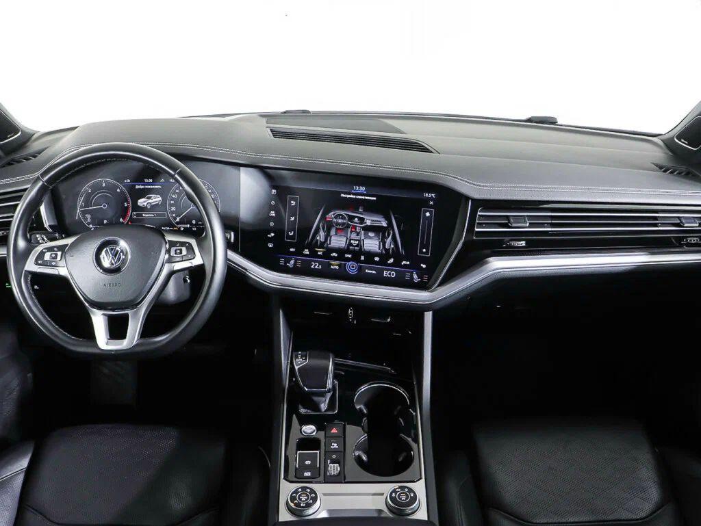 Volkswagen Touareg 2020, белый