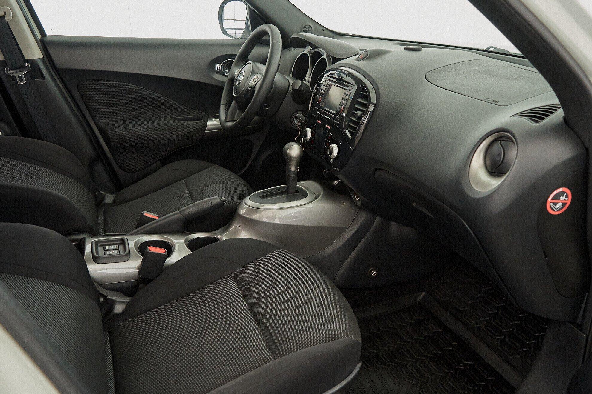 Nissan Juke 2012, белый