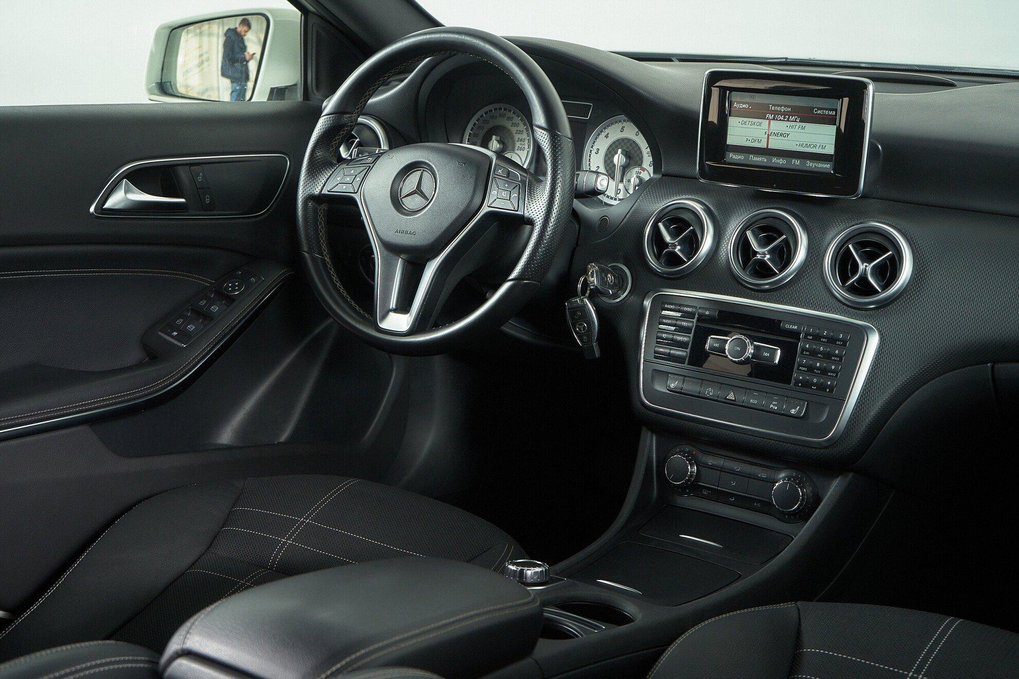 Mercedes-Benz A-Класс 2013, белый