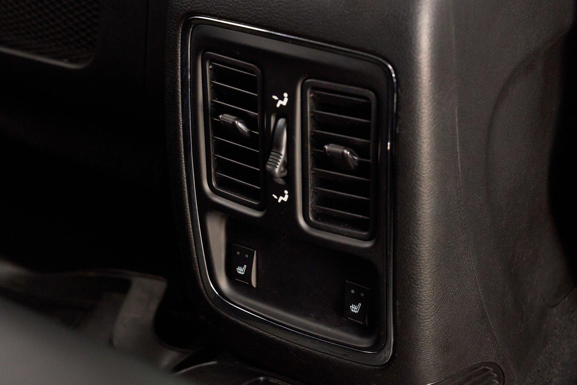 Jeep Grand Cherokee 2011, белый