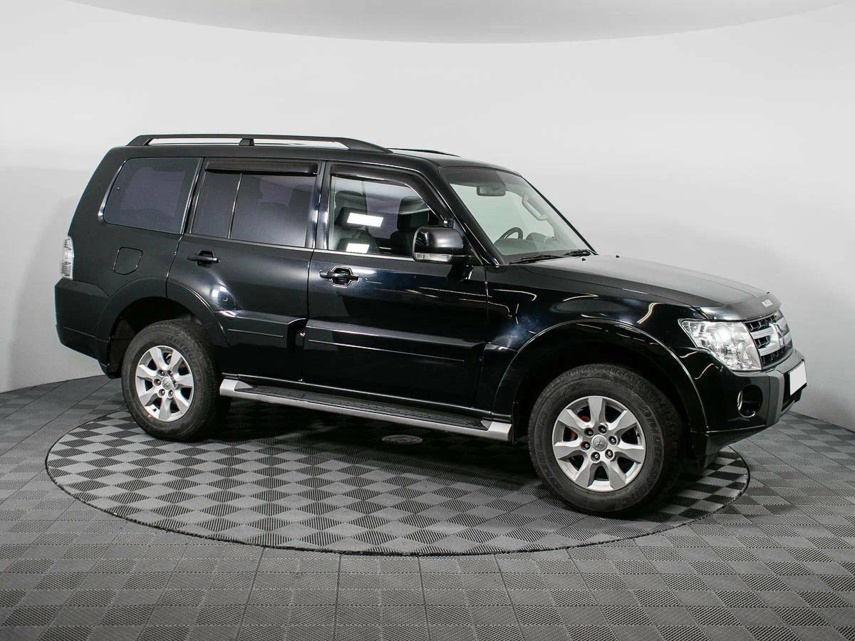 Mitsubishi Pajero 2011, черный