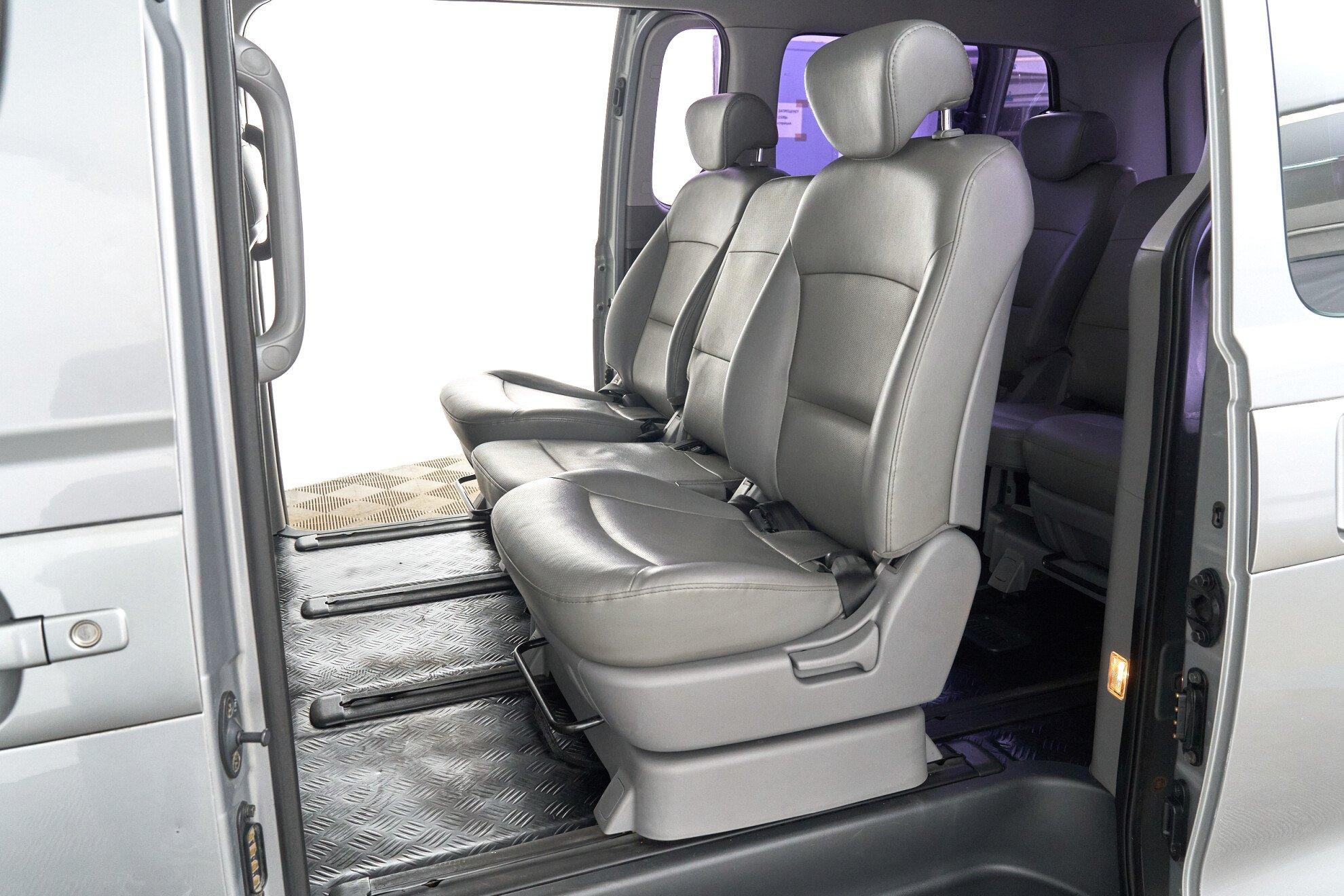 Hyundai Grand Starex 2013, серебряный