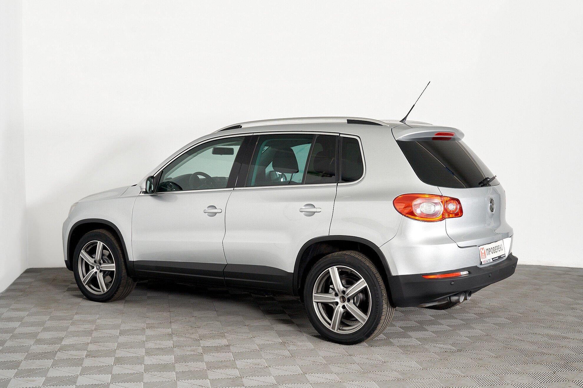 Volkswagen Tiguan 2011, серебряный