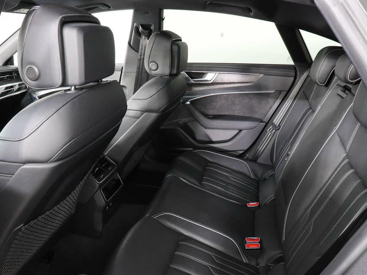 Audi A7 2021, серый