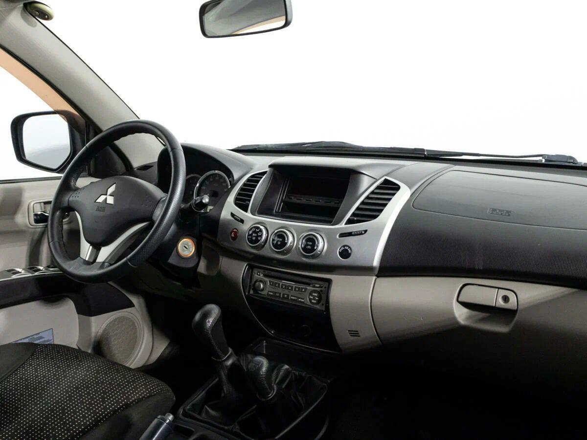 Mitsubishi L200 2013, черный