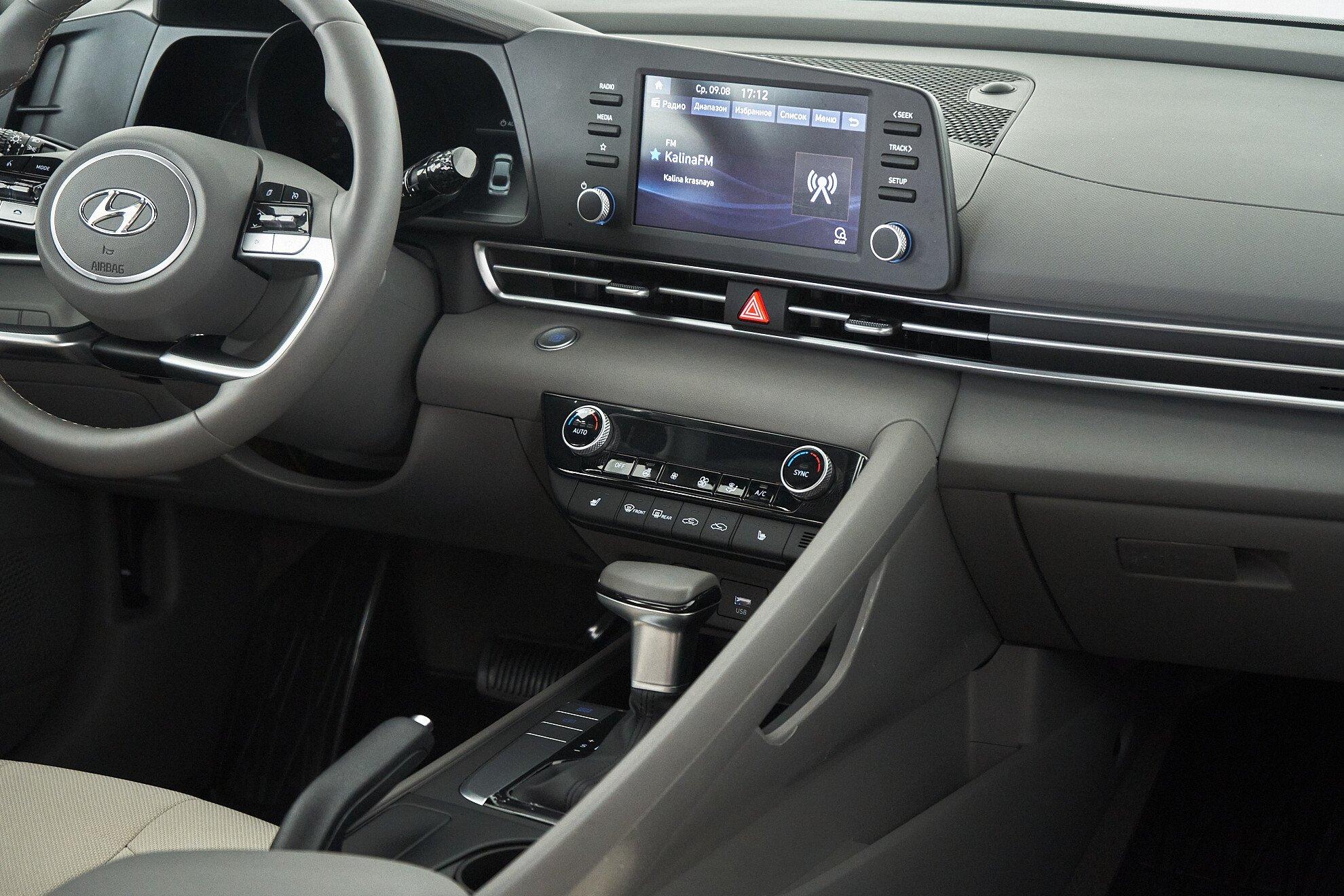 Hyundai Elantra 2022, черный