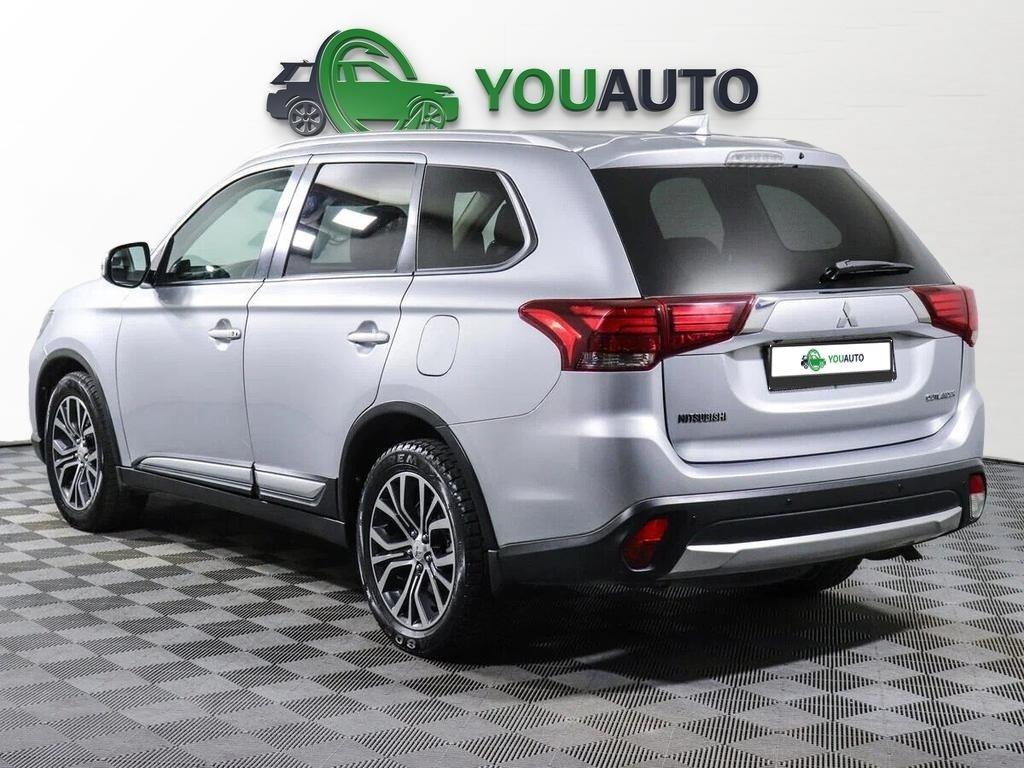 Mitsubishi Outlander 2018, серебряный