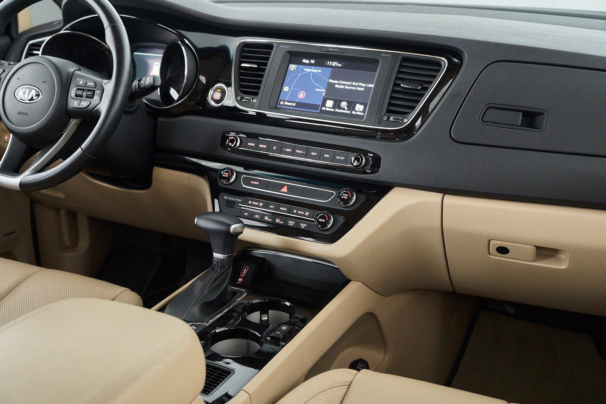 Kia Carnival 2020, черный