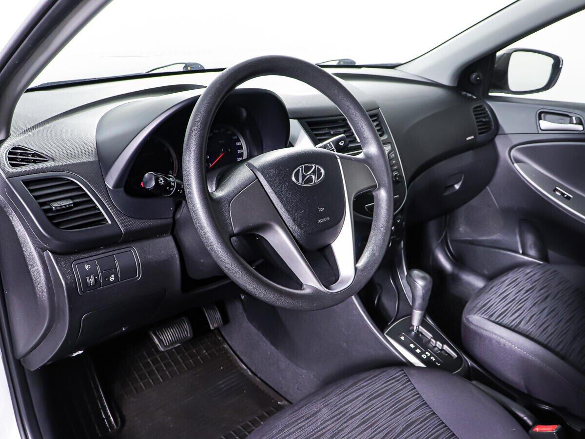 Hyundai Solaris 2016, белый