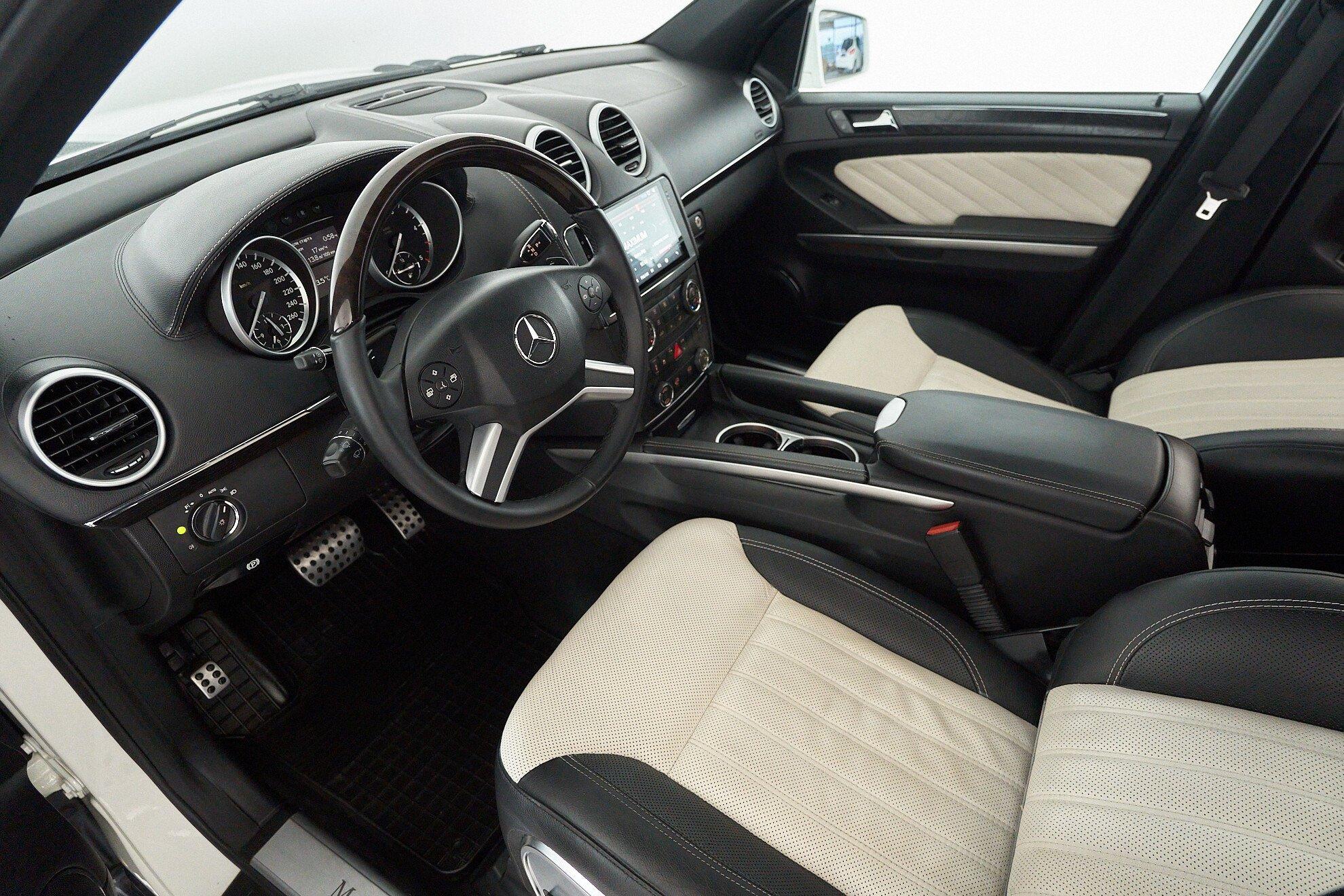 Mercedes-Benz GL-Класс 2011, белый