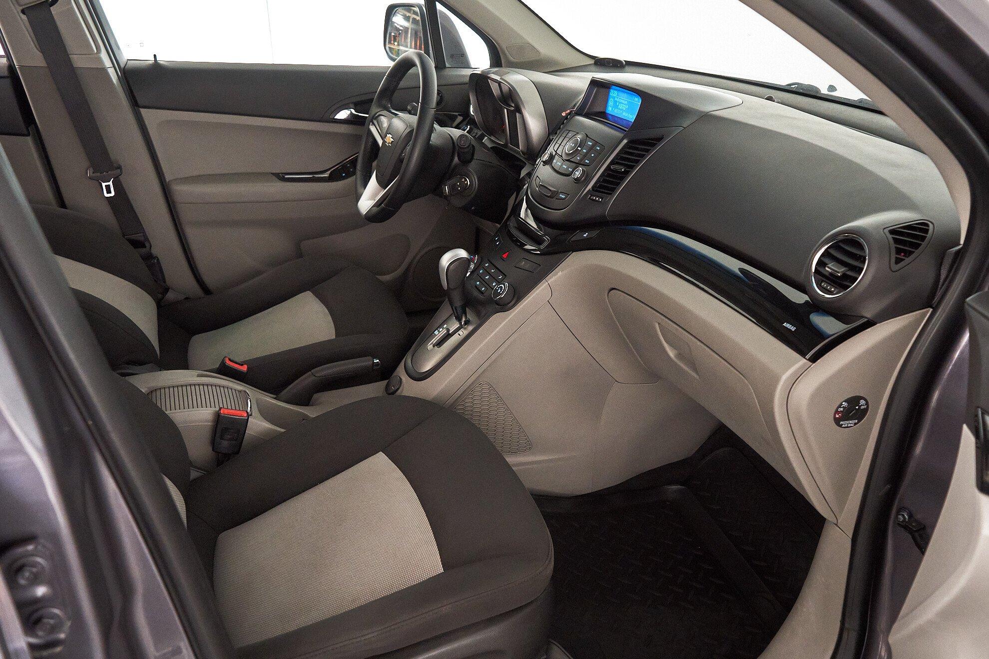 Chevrolet Orlando 2014, серый