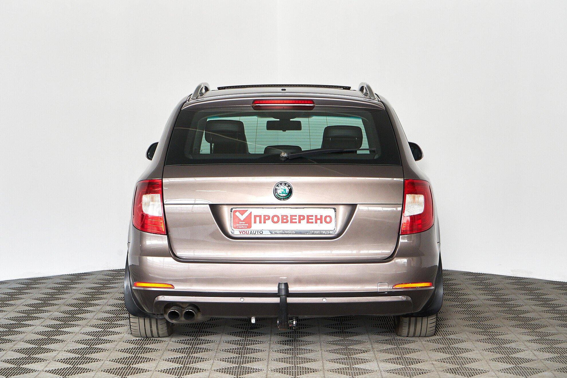 Skoda Superb 2011, коричневый
