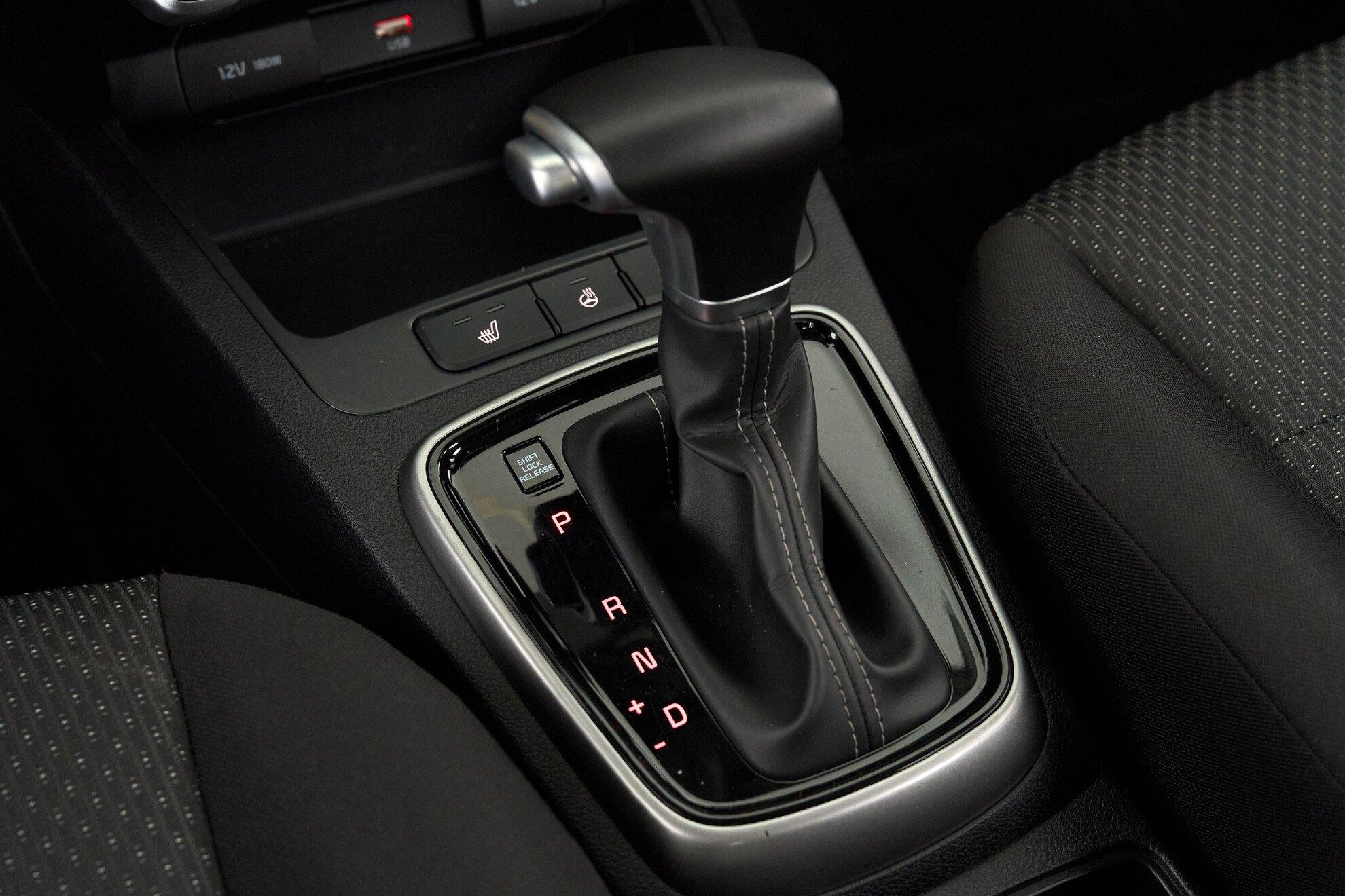 Kia Rio 2021, белый