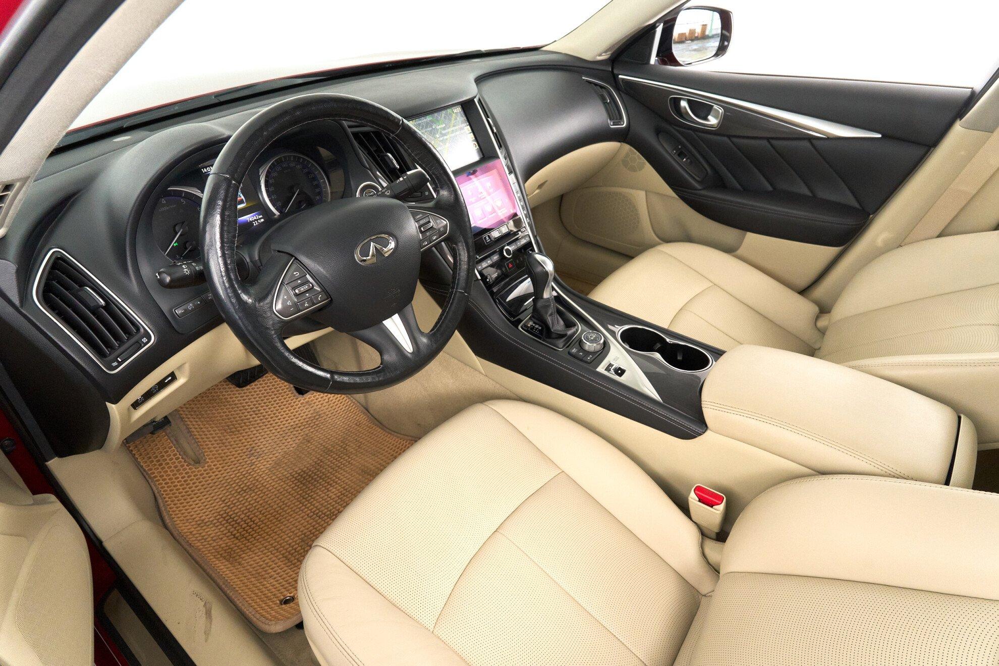 Infiniti Q50 2016, красный