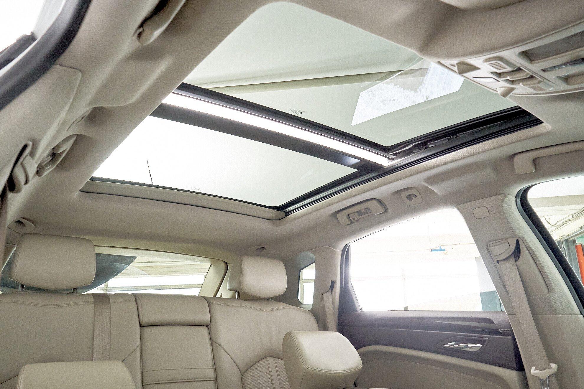 Cadillac SRX 2011, белый