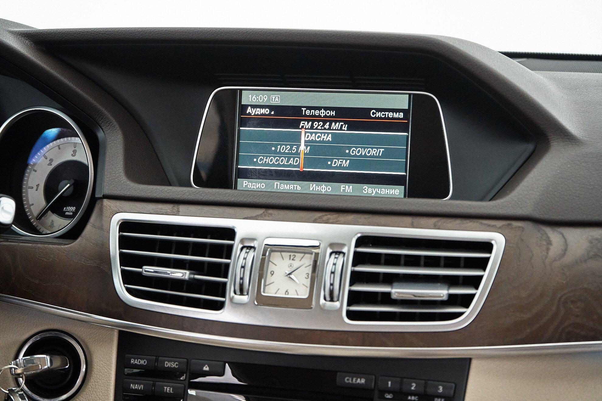 Mercedes-Benz E-Класс 2013, белый