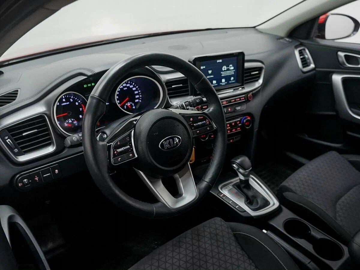 Kia Ceed 2018, красный