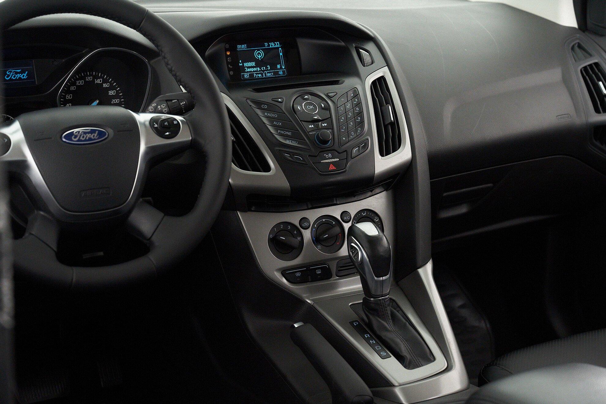 Ford Focus 2015, серый