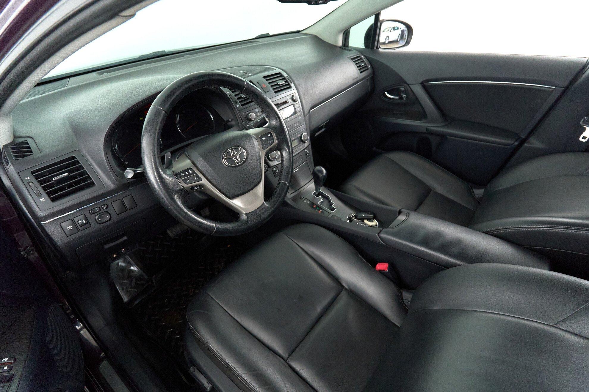 Toyota Avensis 2009, черный