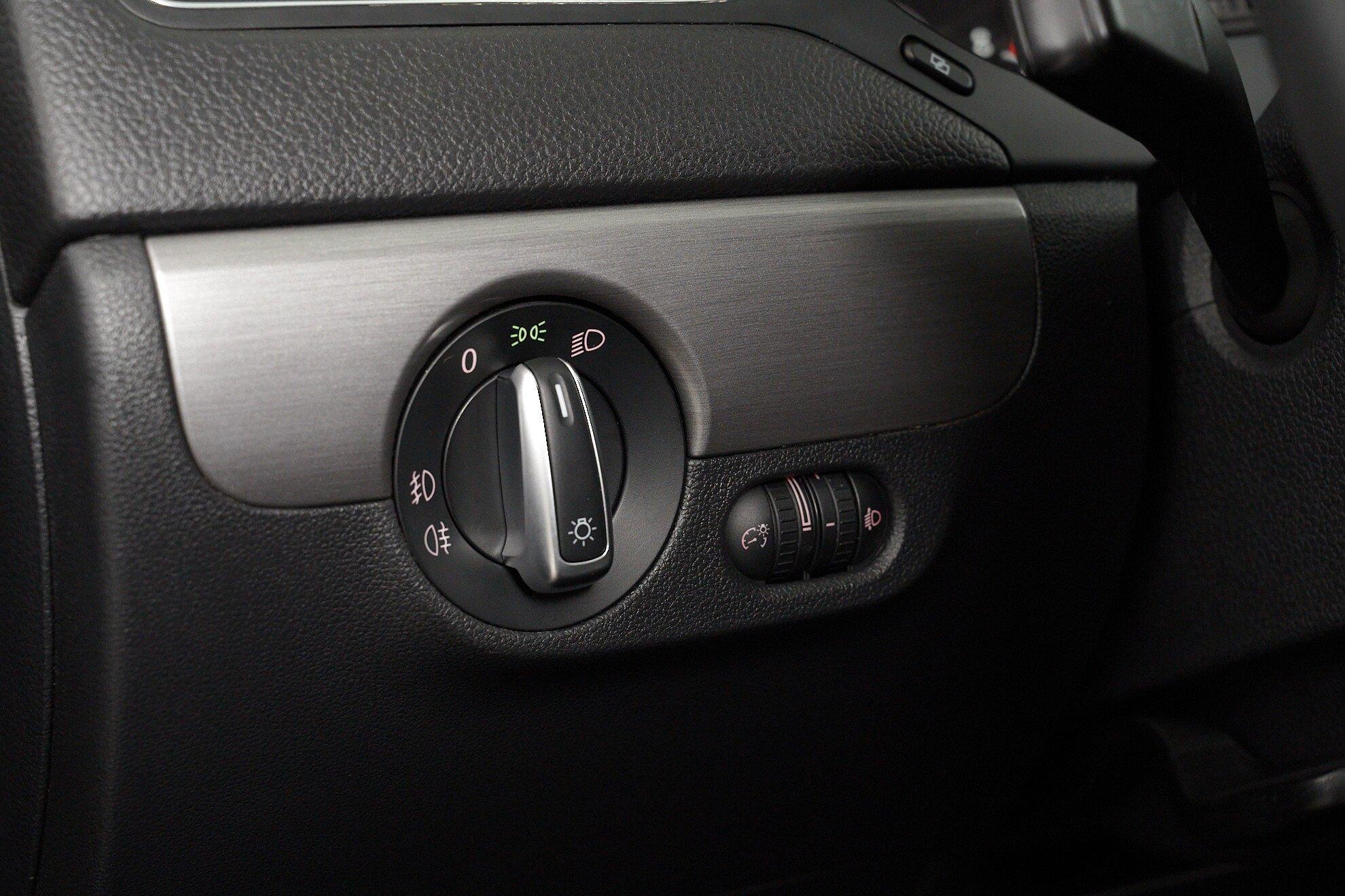 Volkswagen Jetta 2011, черный
