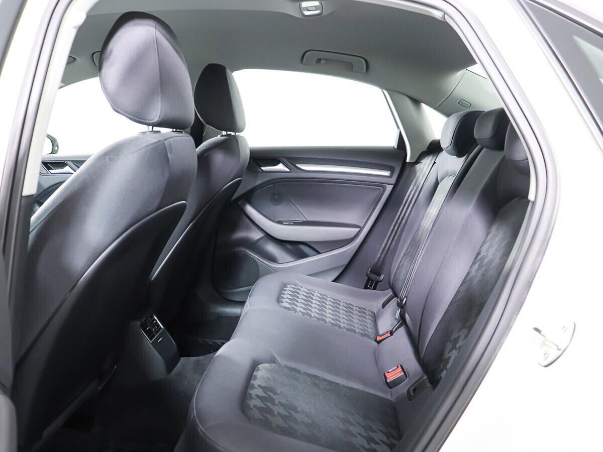 Audi A3 2016, белый