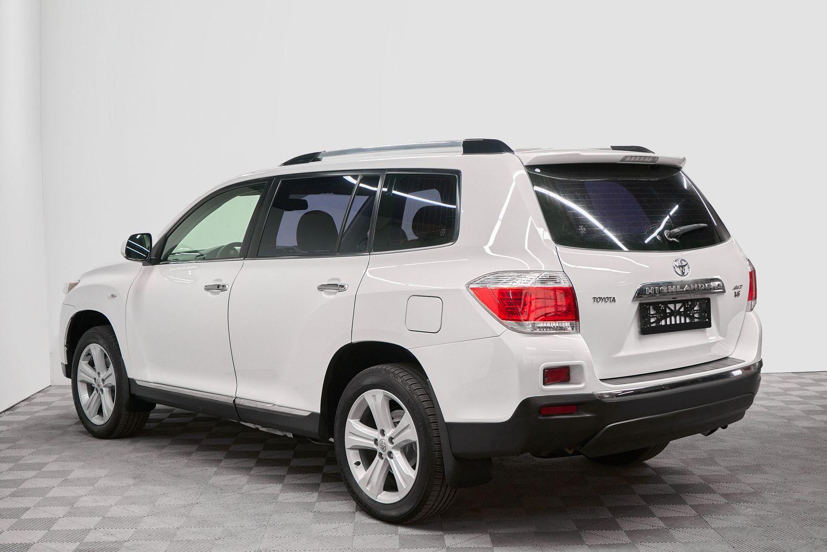 Toyota Highlander 2011, белый