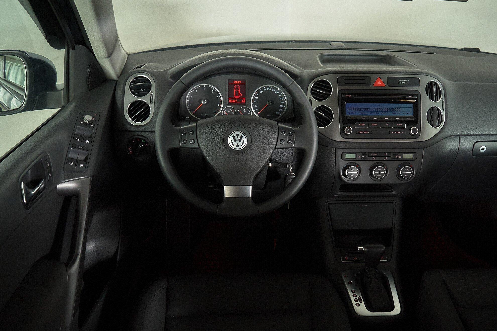 Volkswagen Tiguan 2011, синий