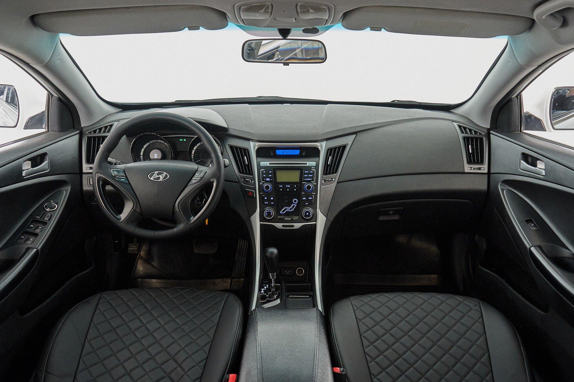 Hyundai Sonata 2012, белый