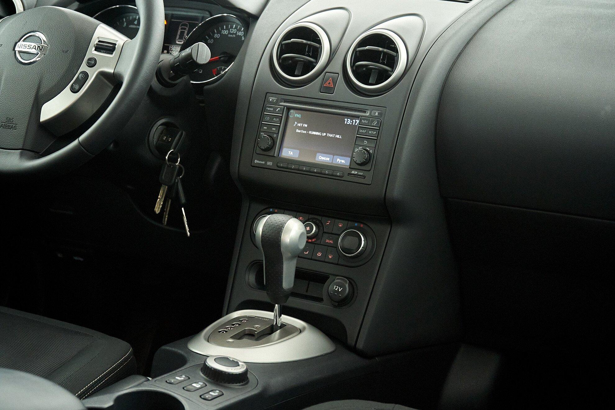 Nissan Qashqai 2013, красный