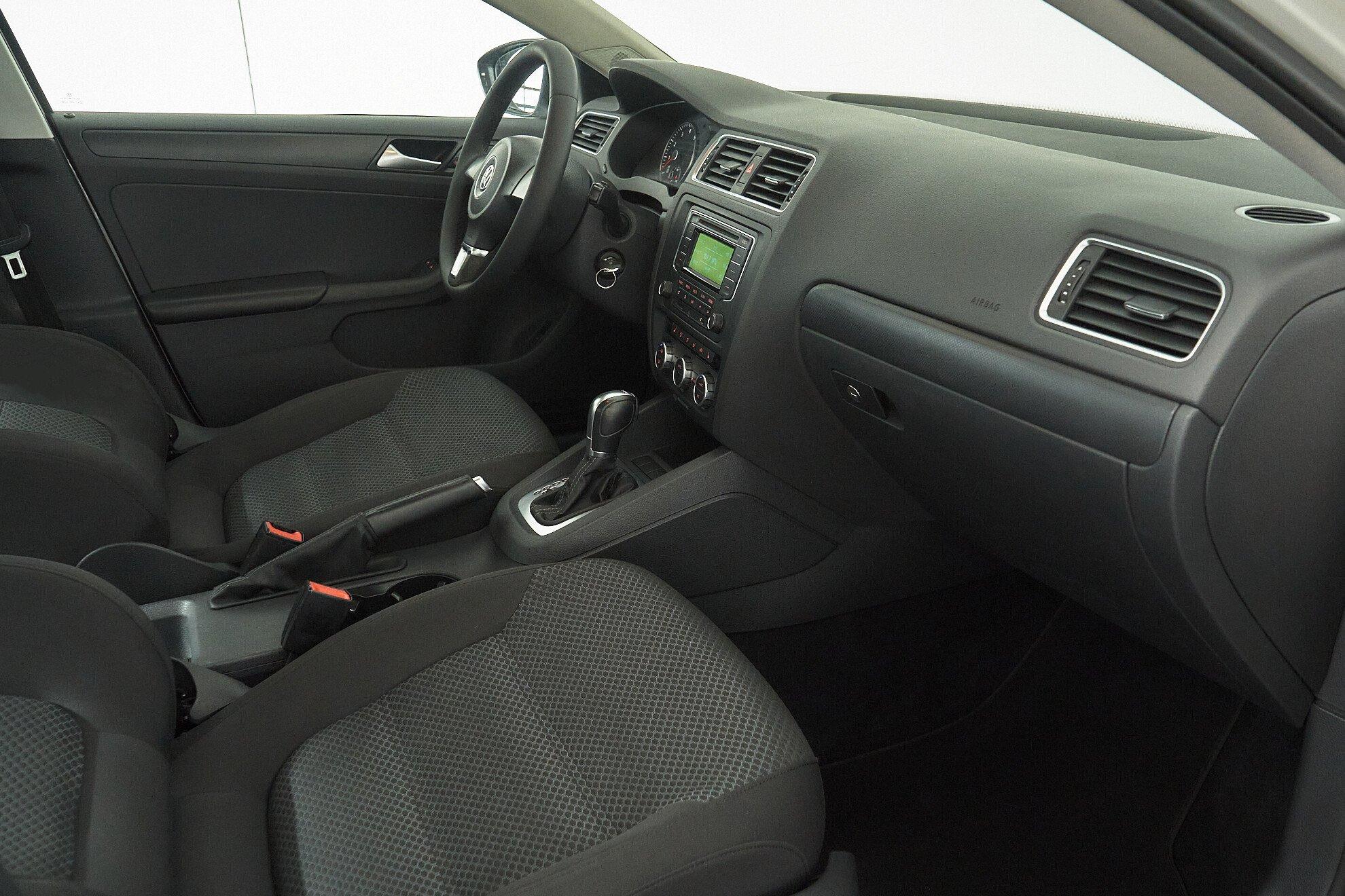 Volkswagen Jetta 2014, белый