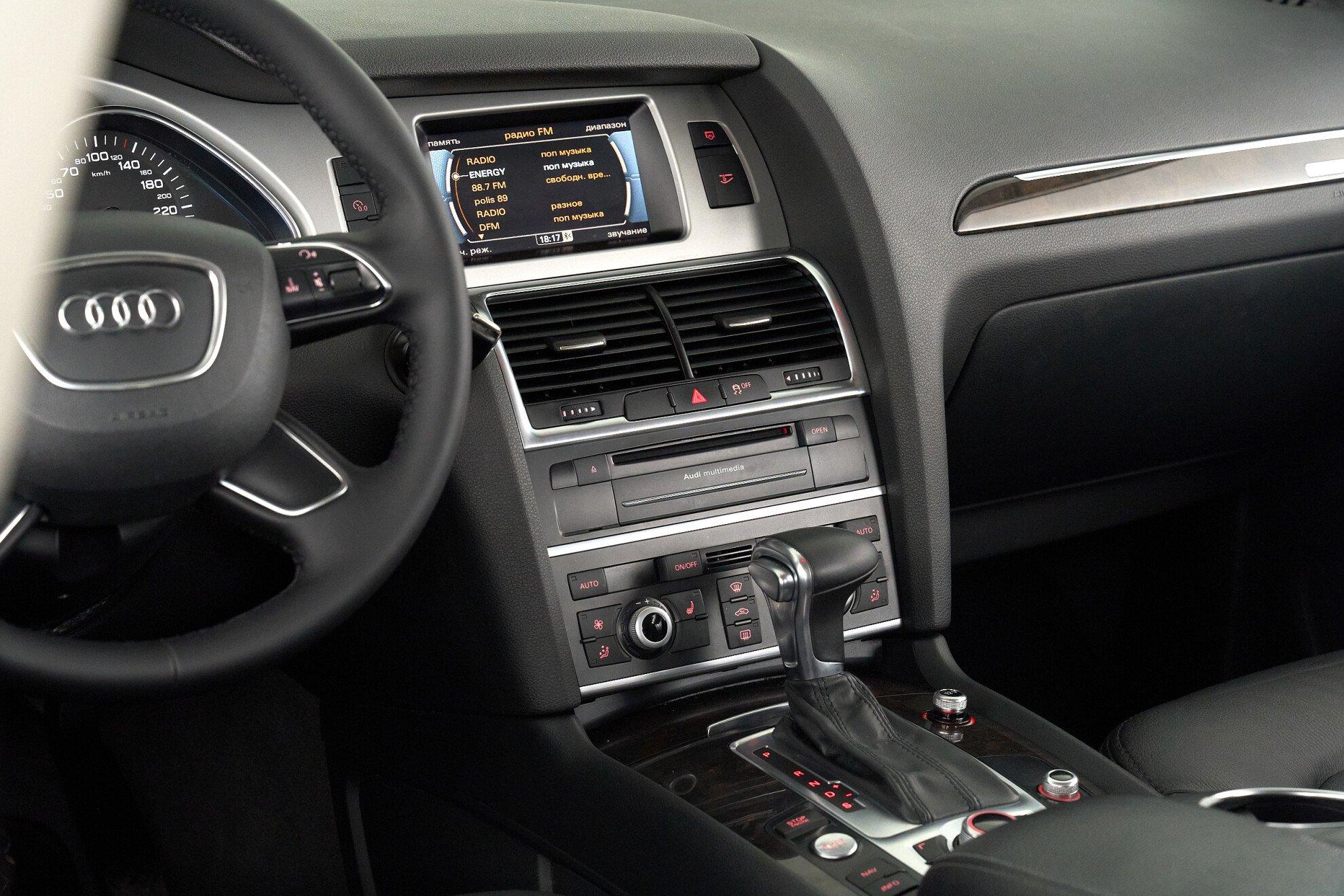 Audi Q7 2014, черный