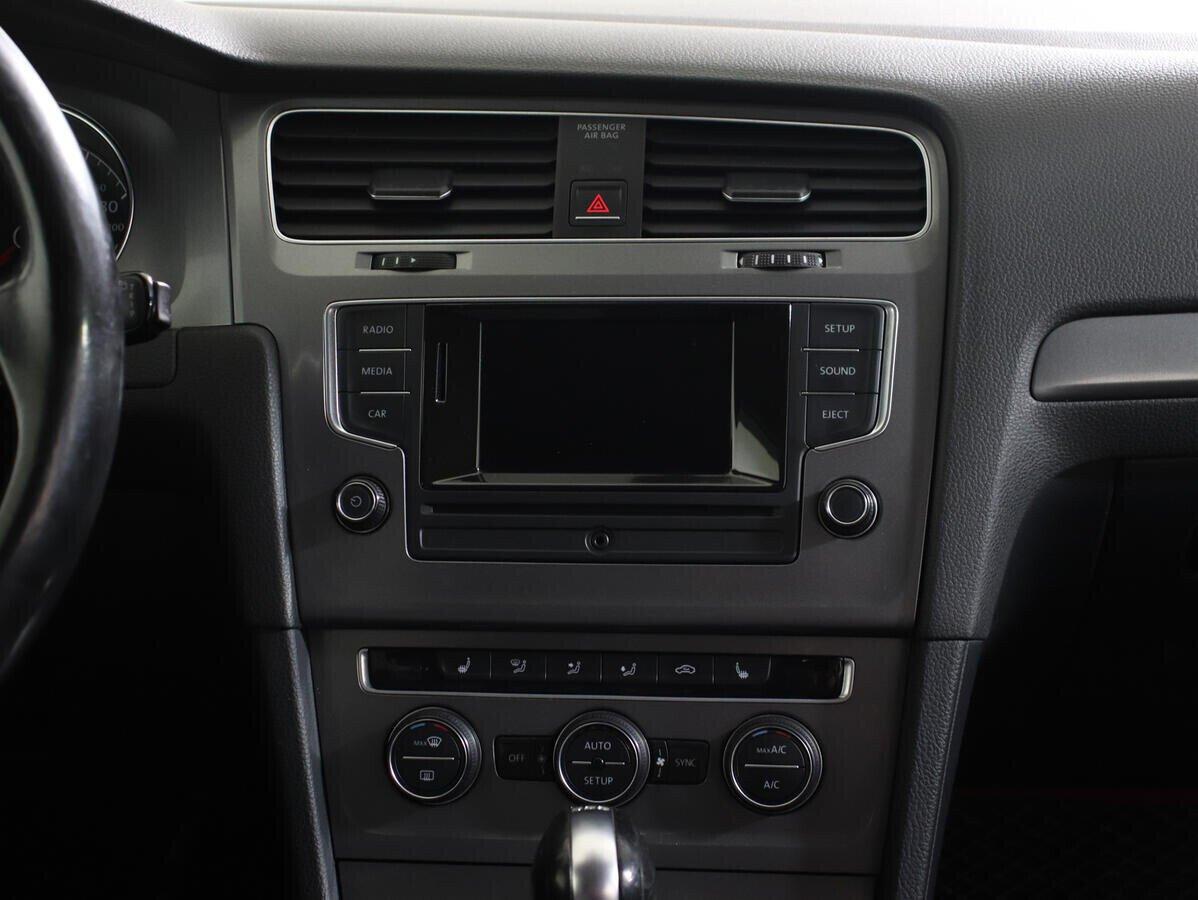 Volkswagen Golf 2014, белый