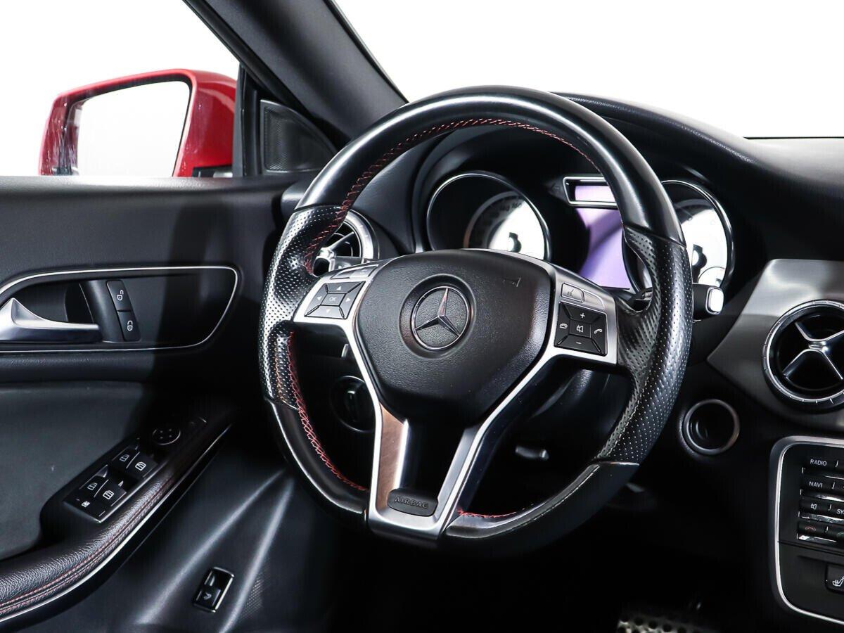 Mercedes-Benz CLA 2015, красный