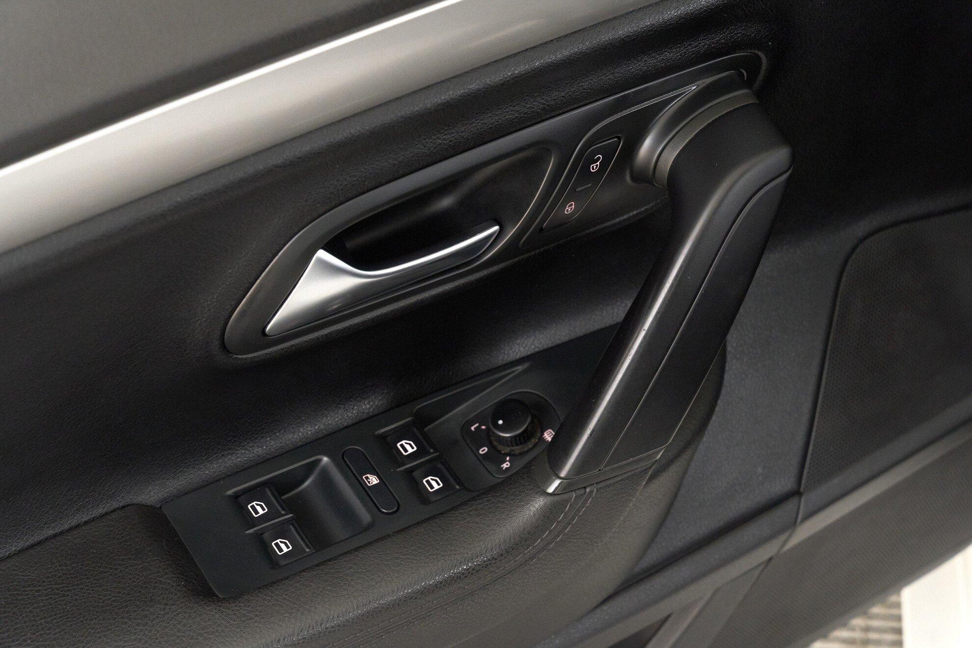 Volkswagen Passat CC 2011, белый