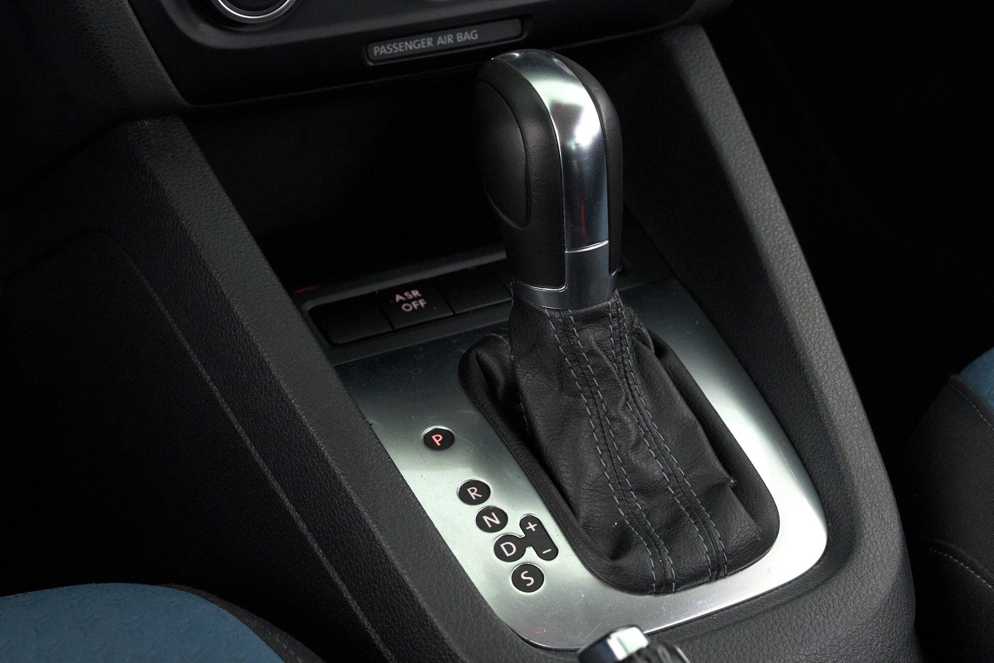 Volkswagen Jetta 2013, серебряный
