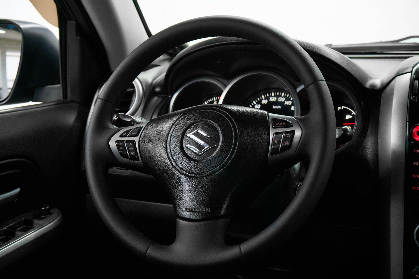 Suzuki Grand Vitara 2011, серый